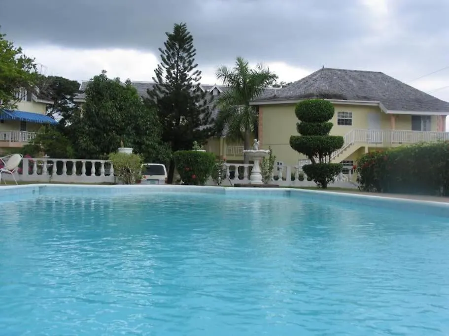 Stylish Studio Apt Ac, Balcony, Parking, Pool Ocho Ríos 0*,