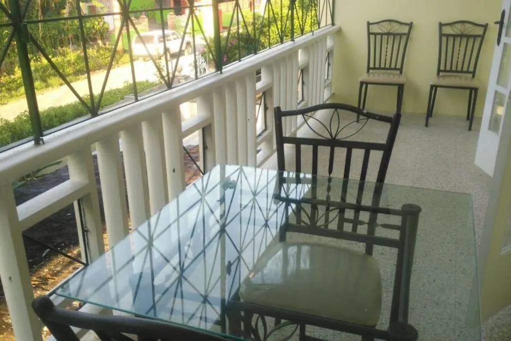 Apartamento Stylish Studio Apt Ac, Balcony, Parking, Pool Ocho Ríos Jamaica